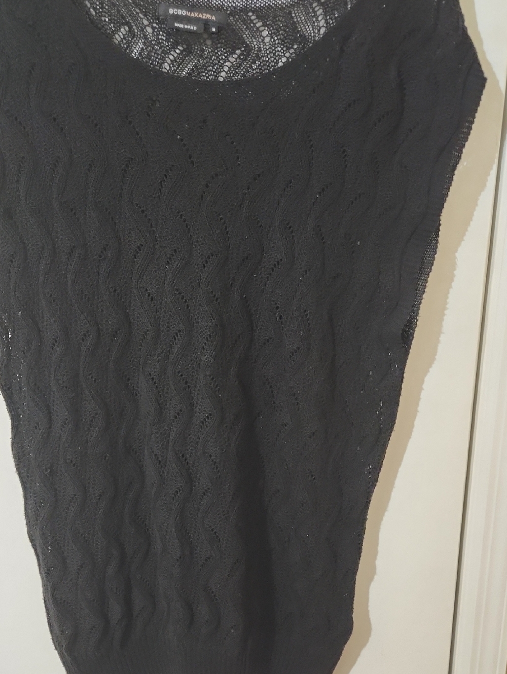 BCBGMaxAzria Black Sleeveless Wave-Knit Top